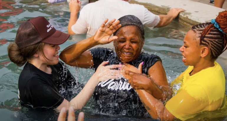 Hundreds Flock To Texas Fountain For “Summer Of Baptisms”