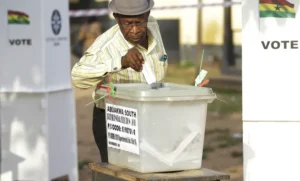 Ghanaian-citizen-voting-at-a-polling-station-780×470