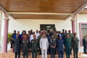 President-Mahama-meets-security-chiefs-Bawku-and-Nalerigu-visit4-615×410