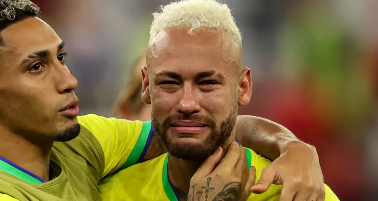 Tears For Neymar As Injury Cuts Short Santos Return